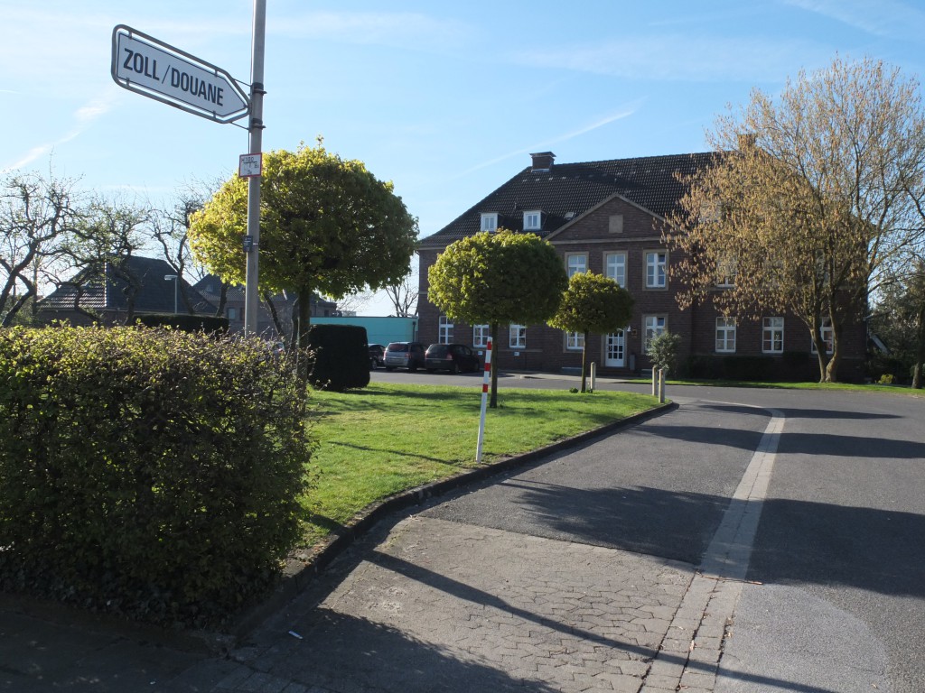 Herzlich willkommen: Der Zoll in Rheine. Hier warten die Päkchen und Pakete, die an den Zollbestimmungen gescheitert sind ... Foto: Frank Wiebrock