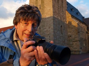 Einen Blick für ungewöhnliche Perspektiven vermittelt den Kursteilnehmern Fotograf und VHS-Dozent Diethelm Schäfer aus Bramsche. Fotos (3): Ulrike Havermeyer