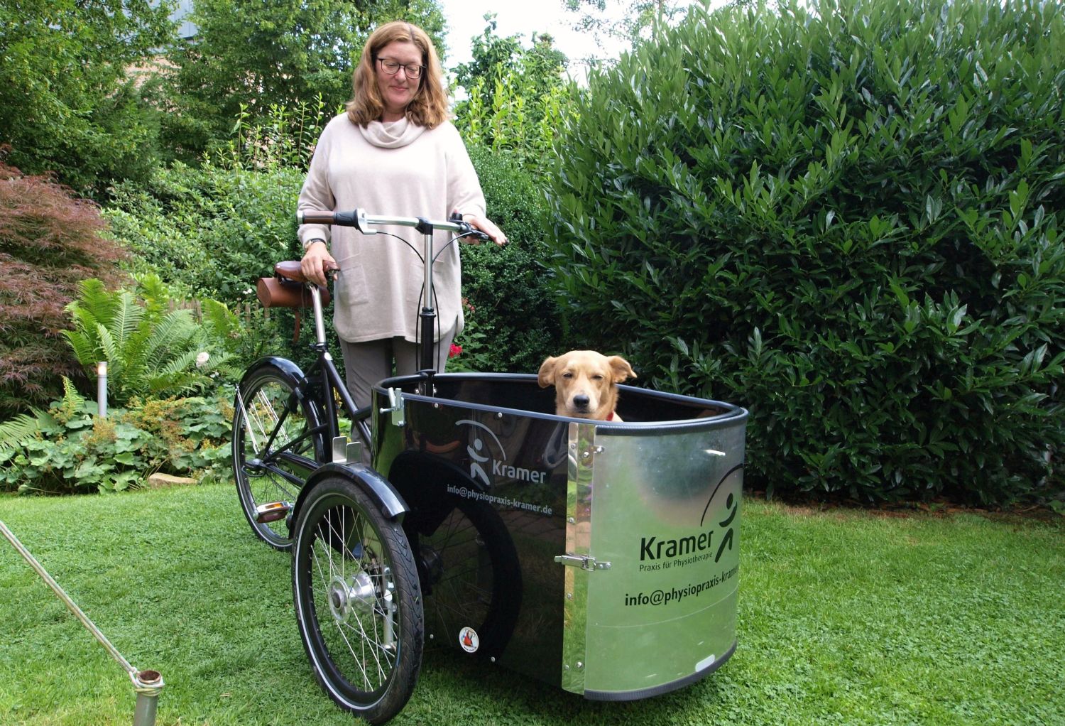 Nicht nur auf den Hund, sondern auch aufs Fahrrad gekommen ist Ruth Kramer. Ins Auto steigt die Westerkappelnerin nur noch selten. Foto: Ulrike Havermeyer